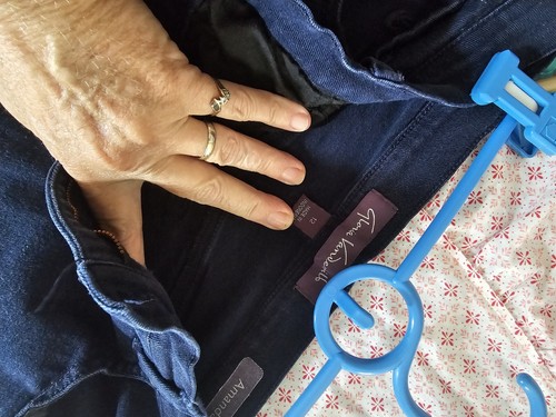 GLORIA VANDERBILT SIZE 12 NAVY PANTS - Picture 3 of 3
