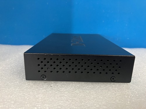 ~ D-Link 8 Port Gigabit Metal Desktop Ethernet Switch ( DGS-108 ) With Adapter - Picture 5 of 7