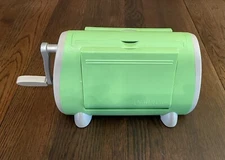 Cuttlebug Embossing Machine Provo Craft Model / Die Cutting / Scrap Booking