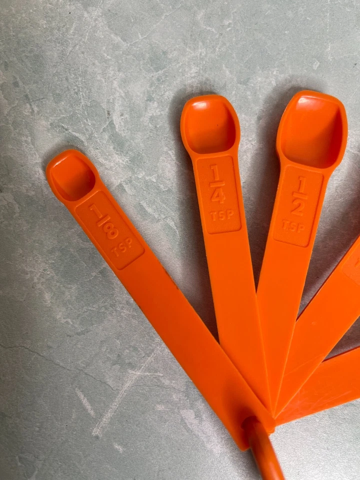 Juego de 6 cucharas medidoras Tupperware vintage naranja con anillo en D Foto 4 de 4