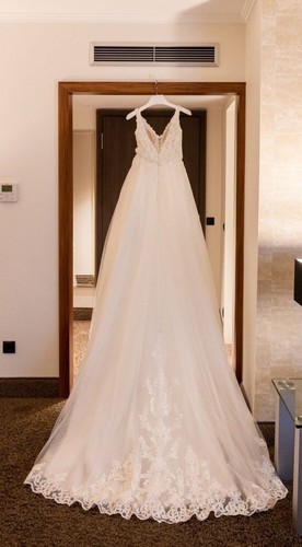 Wunderschönes Brautkleid mit Glitzer Tüll und romantischer Spitze - Bild 2 von 6