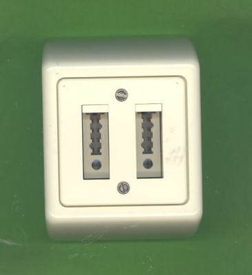 Telena 42482 Anschlussdose CA 8/8 AP, perlweiß, ungeschirmt, mit Bodenplatte Neu