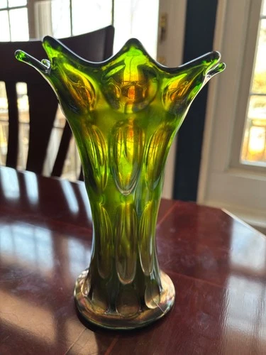 VINTAGE FENTON GREEN CARNIVAL GLASS VASE WITH LONG THUMBPRINTS 7-3/4" HIGH