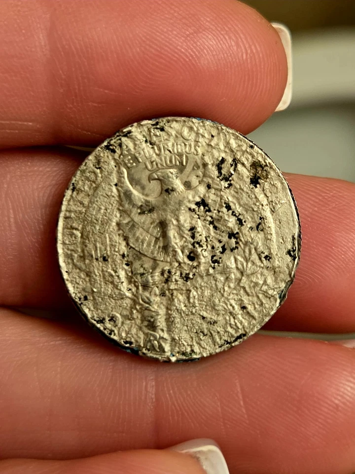 1997 D quarter 5g, Wrong Planchet, Missing Clad, Clam shell Edges Copper Center  - Image 4 of 4