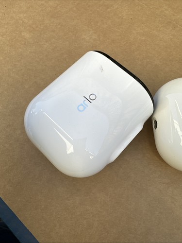 Arlo Pro 4Spotlight Telecamera senza fili per interni/esterni - Foto 4 di 13