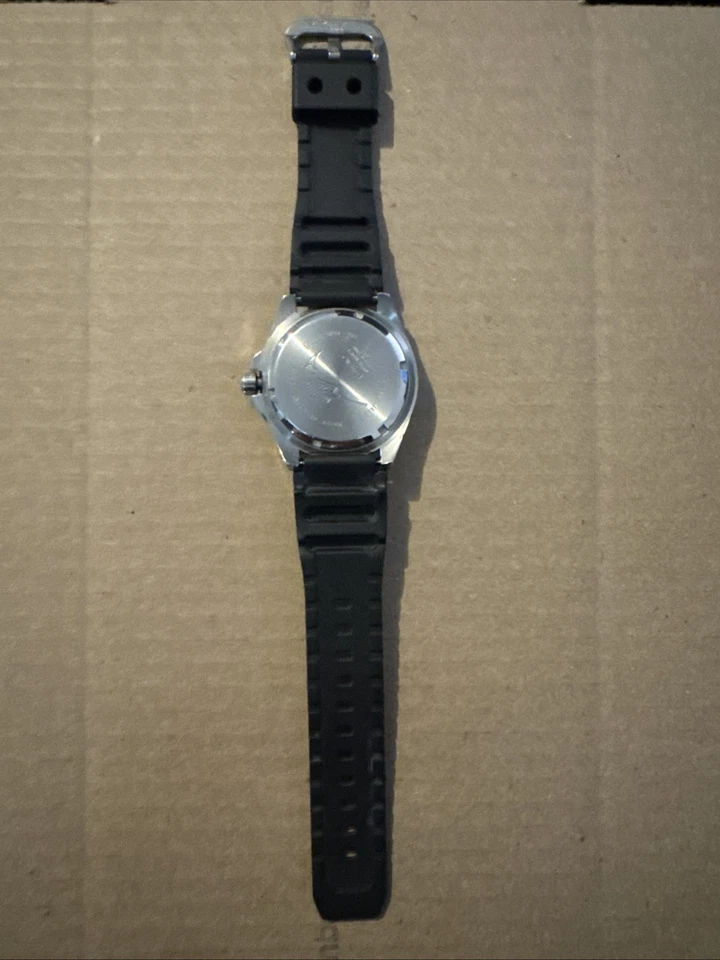 Reloj de buceo Casio MDV-106 de cuarzo con bisel negro y correa de goma de resina negra Foto 4 de 4