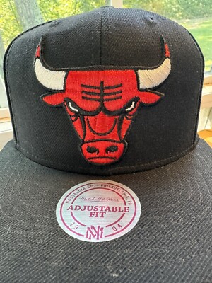 Chicago Bulls Mitchell & Ness 1904 Cap Black with Red Bull