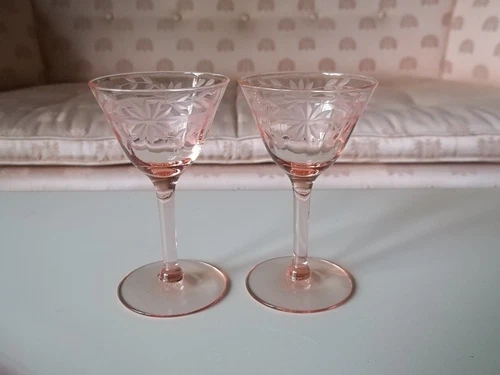 Vtg 2 PINK Depression Etched Banded CORDIAL GLASSES 2 OZ. 4.5" X 2"