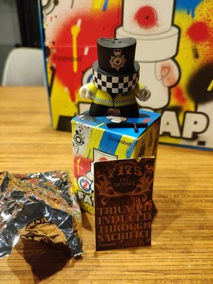 Kidrobot Fatcap Figure Nr. 4 - Serie 2 - Tattoo Graffiti Style