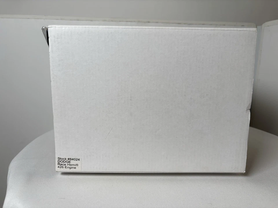 Liberty Classics Limited Edition Dodge 426 HEMI diecast engine Street Version. Foto 3 de 4