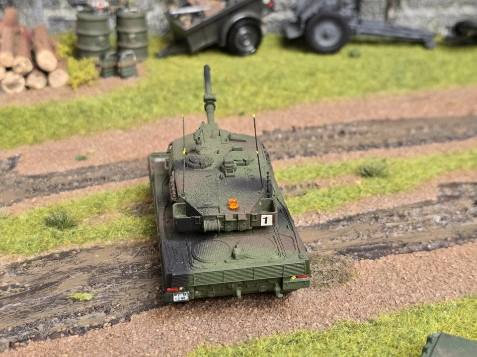 Roco MINITANKS Kampfpanzer Leopard 2 A6 ,BW gesupert mit decals, H0 , 1:87 #1372 - Bild 4 von 4