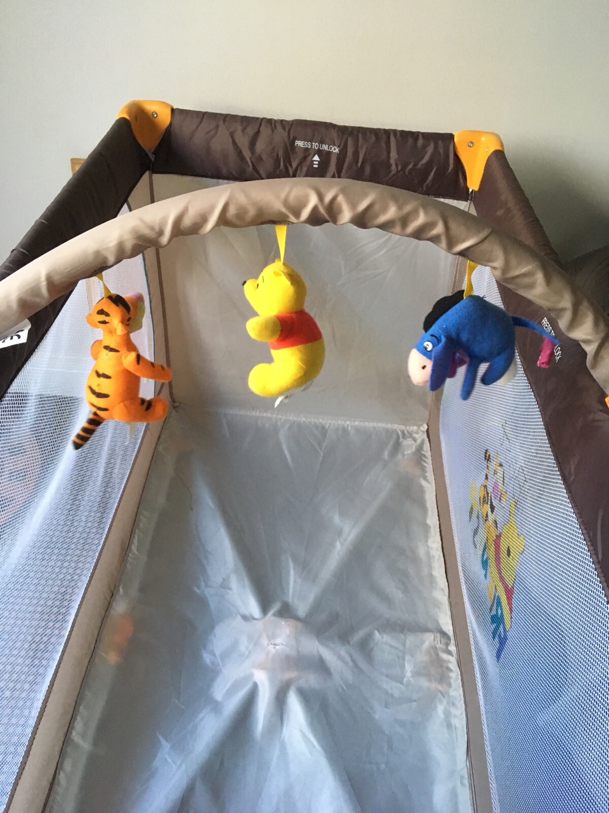 hauck dream n play travel cot Winnie The Pooh Portable With Proper