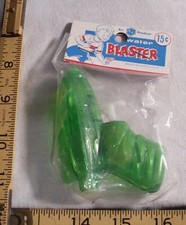 SPACE RAY SQUIRT GUN 1950s PLASTIC TOY NEW IN PACKAGE