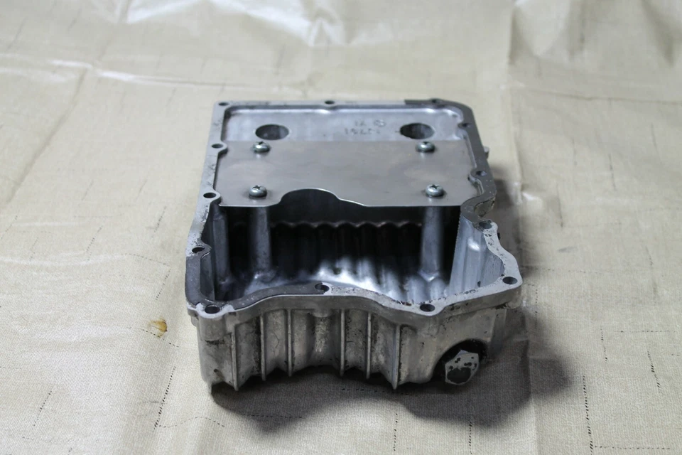 Yamaha XS750 SE 1978 colador de aceite de motor cubierta 1J7-13417-01-00 Foto 2 de 4