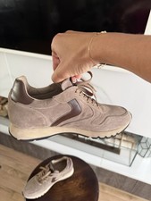 Voile Blanche Women s Beige Suede Low Top Lace Up Sneakers Brown/Black Rubber