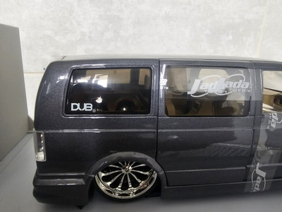 1:18 Chevrolet Astro Van Dub City | eBay