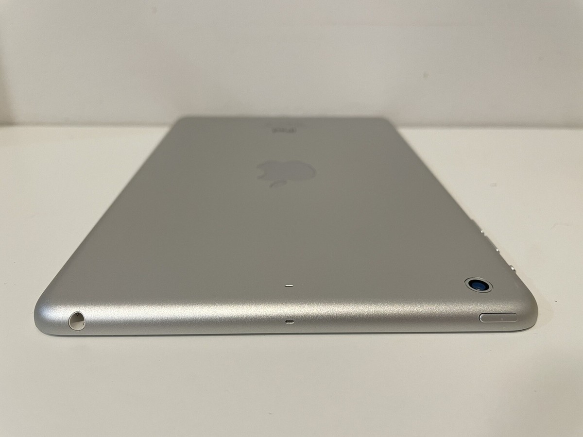 Apple iPad シルバー 本体　32GB wifi Amazon.com : Apple iPad with WiFi, 32GB, Silver (2017 Model