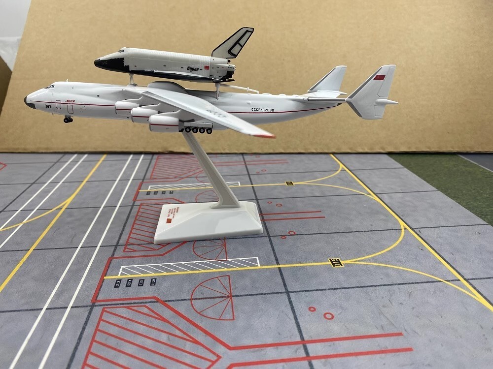 1:400 YY Models Antonov An-225 With 1:400 YY Models Antonov An-225 With
