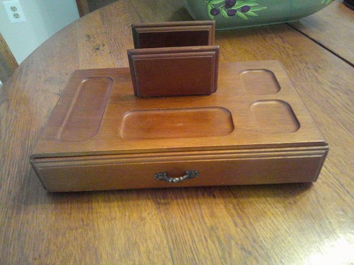Organizador de escritorio de madera vintage con mango de metal y compartimento/cajón