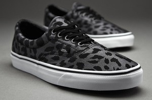vans era leopard black