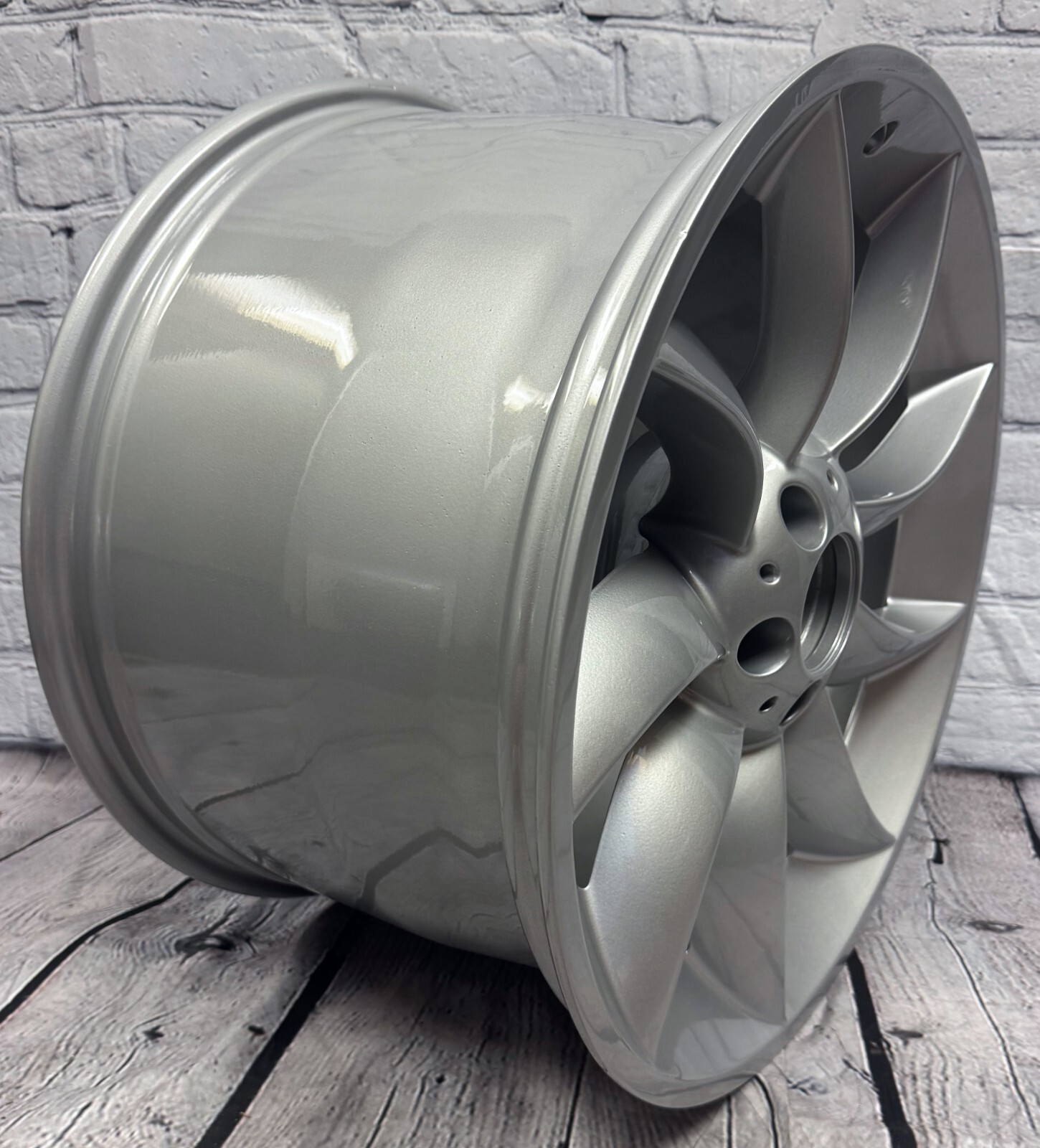 Mercedes McLaren SLR AMG Factory Oem Right Rear Wheel A1994010302 65344