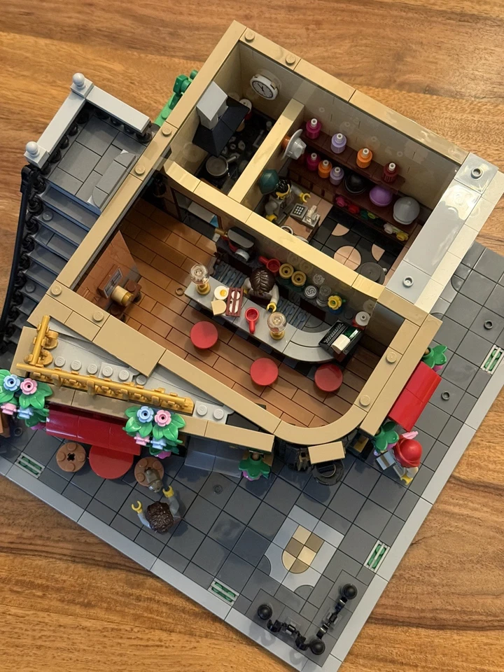 LEGO Modular Buildings 10350 Tudor Corner, Foto 2 von 5