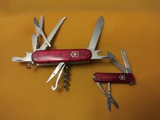 VICTORINOX HUNTSMAN / Classic SD combo 91/58mm  Red Translucent- Great Condition