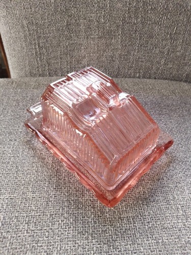 Beautiful Vintage Peach Pink Glass Butter / Cheese Dish Art Deco 1930s Pressed? - Picture 3 of 10