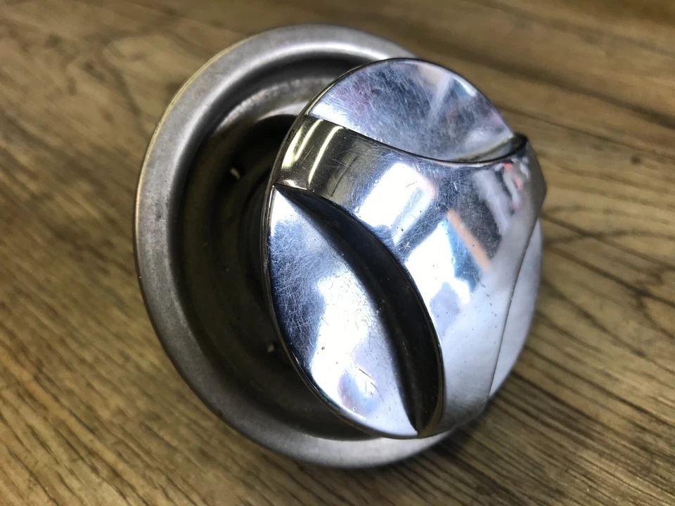 1970 FORD MUSTANG MACH 1 Б/У OEM КАПОТ ХРОМ ЗАВОДСКОЙ ПОВОРОТНЫЙ ЗАМОК - Изображение 3 из 4