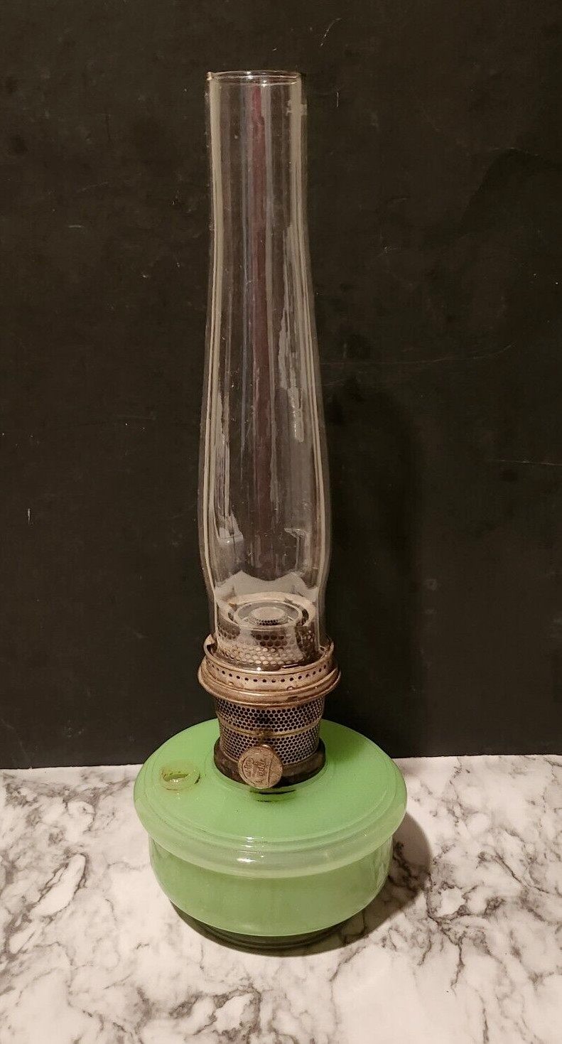 ANTIQUE ALADDIN Nu Type Model B GREEN JADITE jadeite Glass OIL LAMP Light
