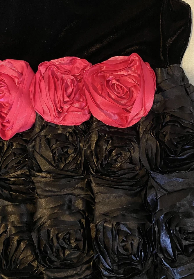 Vestido Cach Cach 6 7 Negro Rosa Rosetas Cachcach Fiesta de Vacaciones Terciopelo Satinado Foto 3 de 4