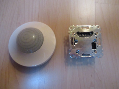 Merten ARGUS Präsenzmelder MEG5510 komplett mit UP Modul MEG190, weiss glänzend