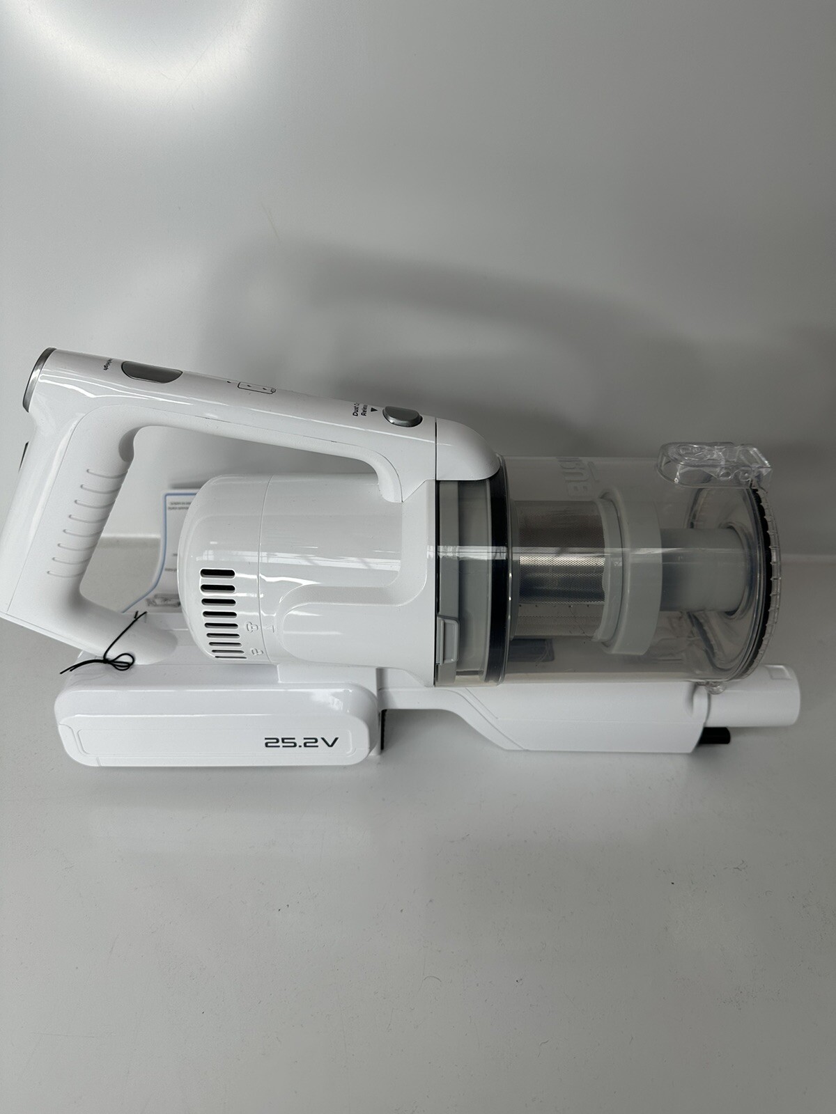 BUSH BAGLESS CORDLESS HANDSTICK VACUUM CLEANER V18P01BP25DC CHARGER AND