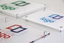 TARGA IN PLEXY PLEXYGLASS TRASPARENTE PERSONALIZZATA CON LOGO IMMAGINE FOTO