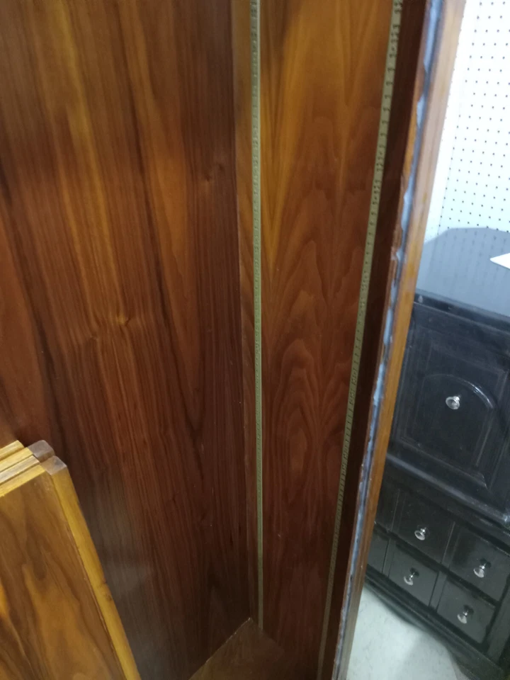 Librería/armario frontal de vidrio nogal Foto 3 de 3