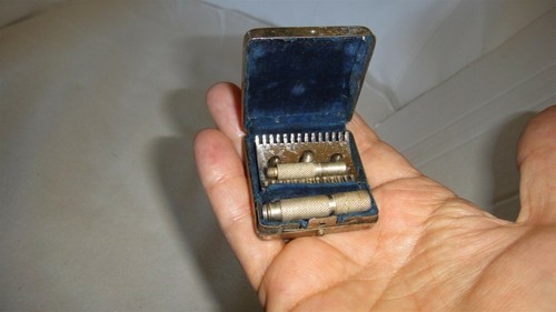 Vtg 1940's Travel Military Safety Razor Set Original Compact Brass Case German - Picture 12 of 12