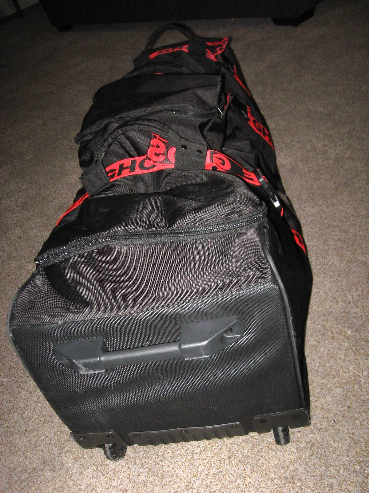 College Traveler Travel Bag, Black/Red - Club Glove Golf