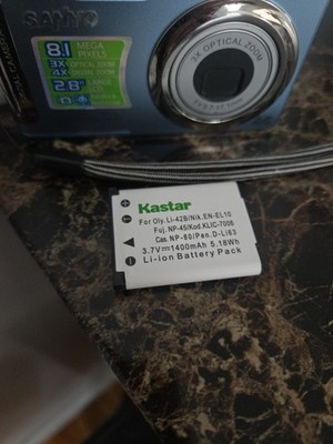 Sanyo VPC-T850 Digital Camera Blue - POWERS ON / BLANK SCREEN