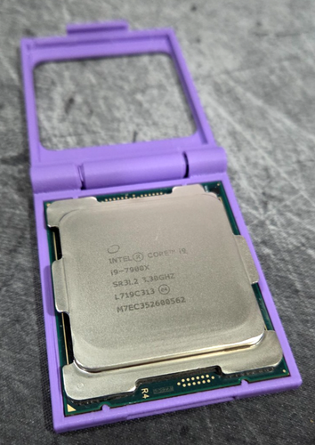 INTEL CORE I9-7900X LGA2066 SR3L2 3.3GHZ 10-Cores 20-Threads Tested Perfect - Picture 3 of 6