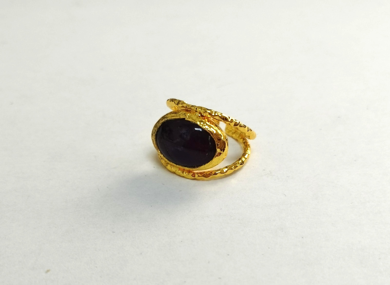Bague ouverte dorée Améthyste violette taille 48 art moderne