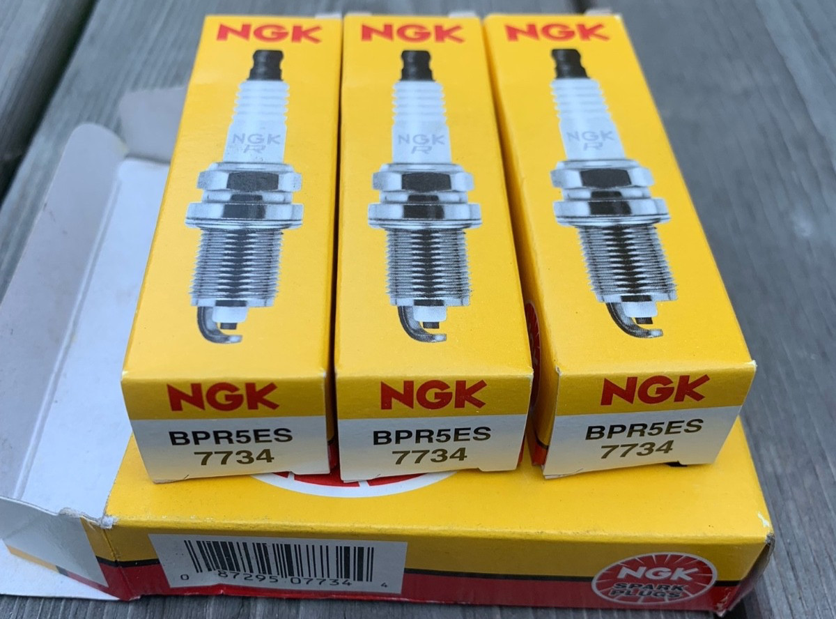 NGK Spark Plug 7734 BPR5ES QTY 3