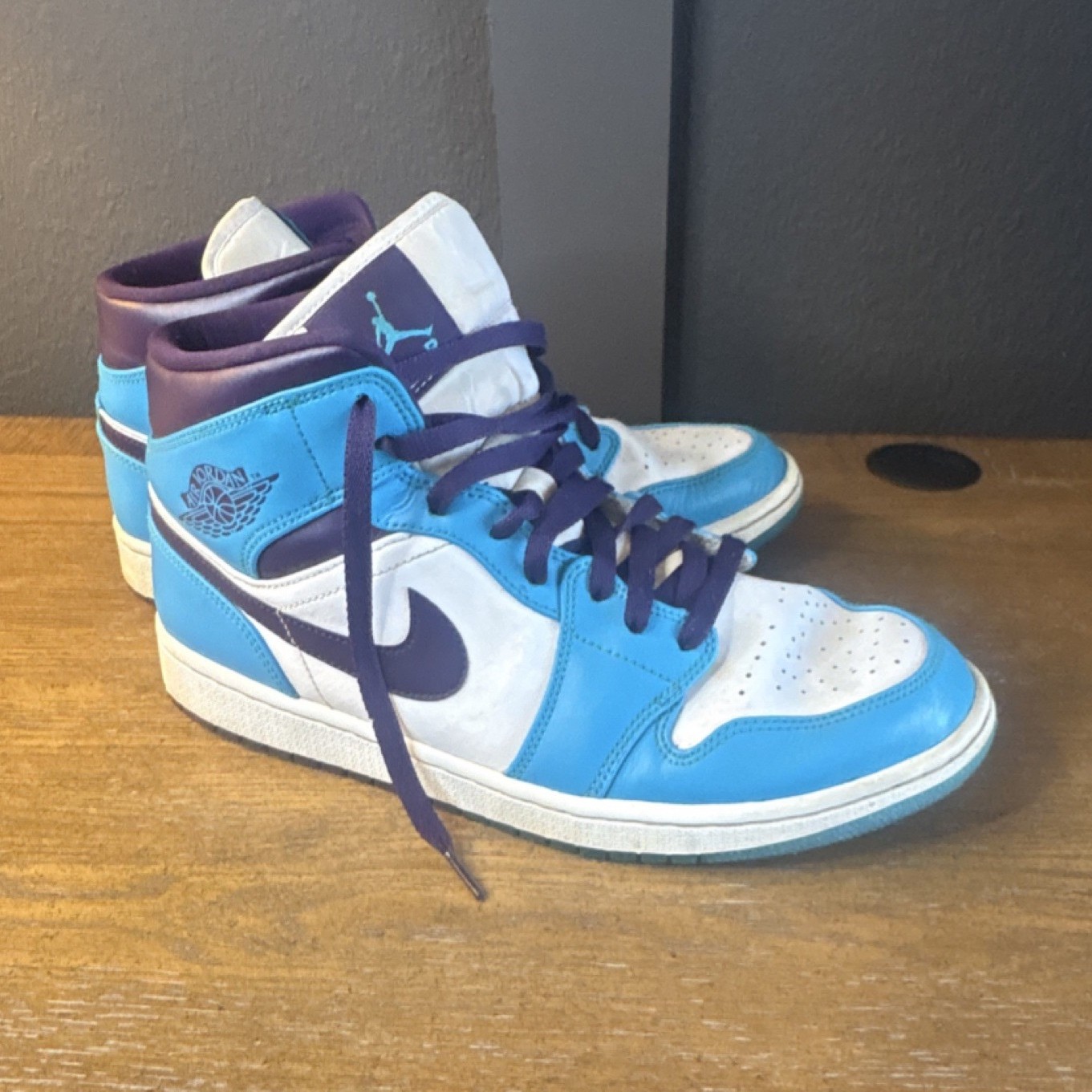 Jordan Air Jordan 1 Mid Hornets Blue White Purple Leather Athletic Sneaker 10.5