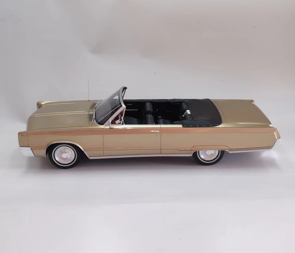 BoS models 1/18 CHRYSLER NEWPORT CONVERTIBLE 1967 Limited Edition 1000 B0S - Image 3 of 4