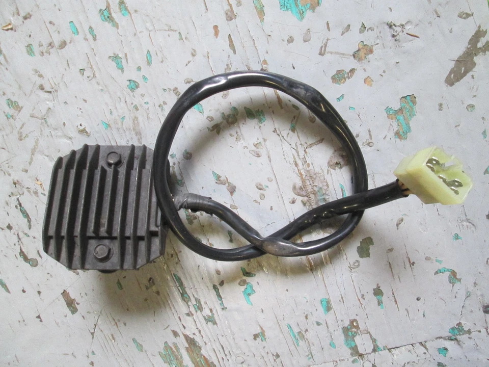 Yamaha OEM regulator rectifier 2001 - 2016 VStar 650 MODELS 5KP-81960-00-00  - Изображение 2 из 4