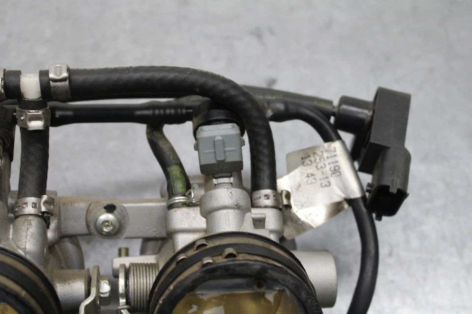 10-11 APRILIA RSV4 R INYECTORES DE COMBUSTIBLE PRINCIPALES / CUERPOS DEL ACELERADOR BB120 Foto 2 de 4