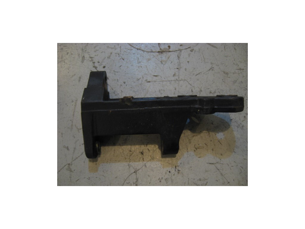 03 Infiniti G35 Alternator Bracket  R11835