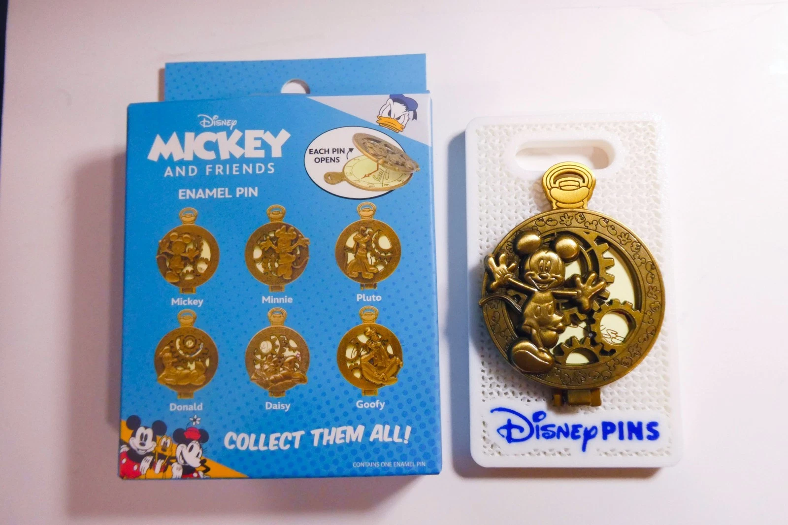 NEW Boxlunch Disney Mickey & Friends Pocket Watch Hinged Pin - Mickey Mouse 2025