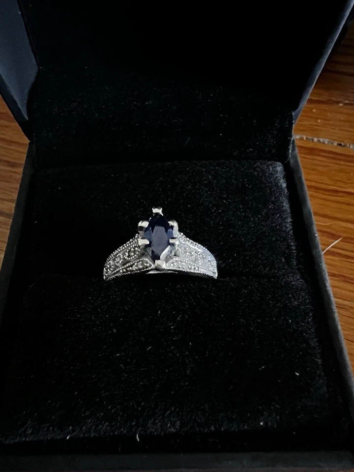 Anillo de compromiso de oro blanco de 10K zafiro creado en laboratorio diamante corte marquesa Foto 3 de 4