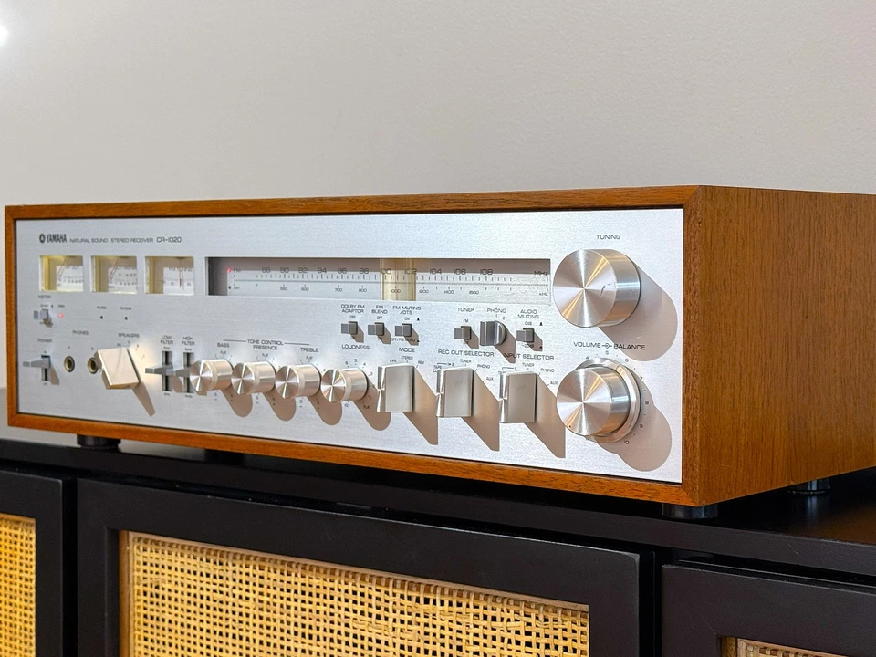 Receptor estéreo Yamaha CR-1020 AM/FM com 2 estágios FONO - LIMPO / TESTADO / DEMO - Imagem 4 de 4