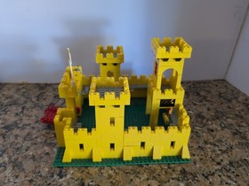 Lego Yellow Castle 375/6075 1981 100%  complete no figures 